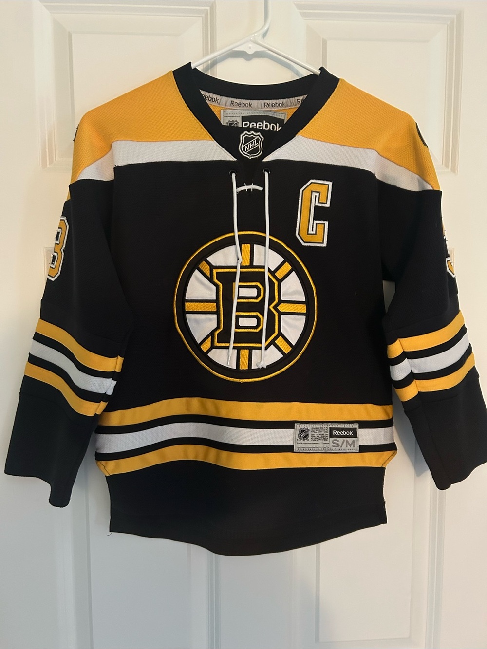 Reebok Boston Bruins Zdeno Chara #33 Captain NHL Jersey Black Gold Youth Small